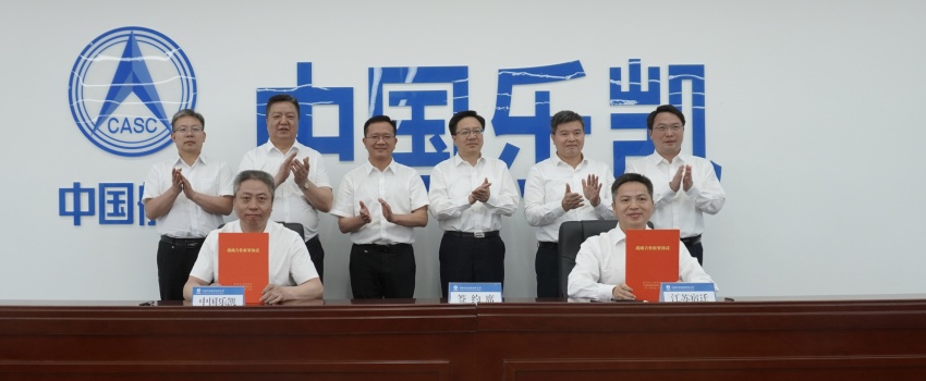 中國樂凱與宿遷市簽訂合作協(xié)議 侯景濱、李東會見宿遷市委書記陳忠偉并共同見證簽約