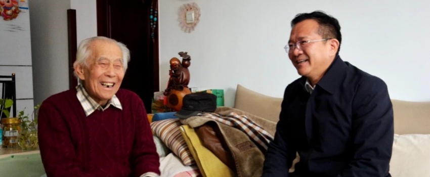 中國(guó)樂(lè)凱黨委領(lǐng)導(dǎo)看望慰問(wèn)樂(lè)凱老領(lǐng)導(dǎo)、老專(zhuān)家、老干部、老黨員及生活困難職工