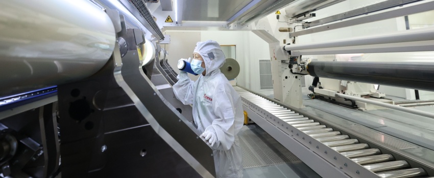 技術(shù)攻堅結(jié)碩果！合肥樂凱成功下線超寬幅超薄高端光學聚酯薄膜